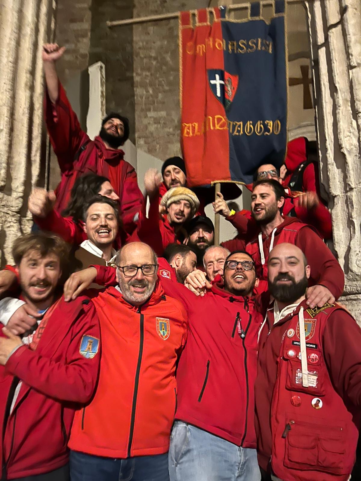Calendimaggio di Assisi, tripudio rosso: il Palio resta alla Magnifica Parte de Sotto (foto) 58 Calendimaggio di Assisi, tripudio rosso: il Palio resta alla Magnifica Parte de Sotto (foto) 57