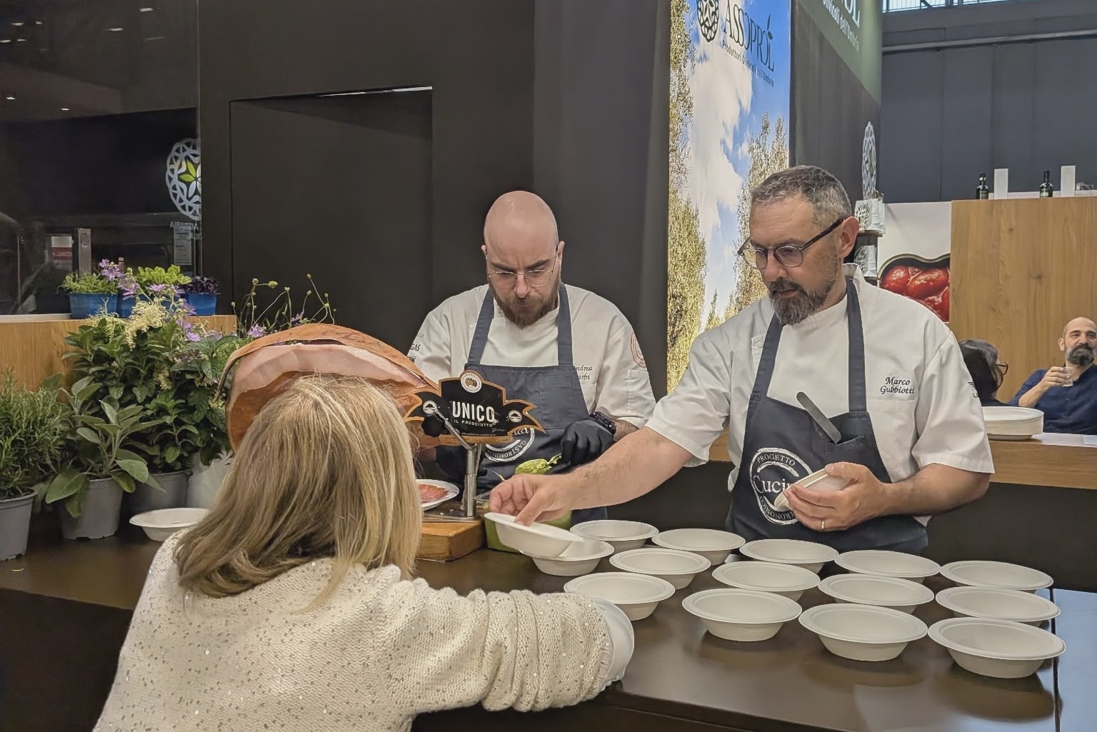 Assoprol Umbria protagonista a Milano: grande successo per la promozione dell’olio regionale 6 Assoprol Umbria protagonista a Milano: grande successo per la promozione dell’olio regionale 5