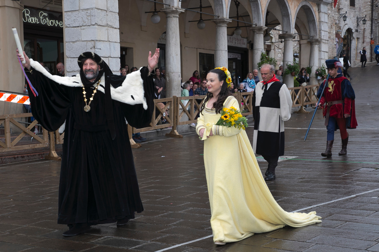 Calendimaggio dei Piccoli, ad Assisi grandi emozioni nonostante la pioggia (foto) 13