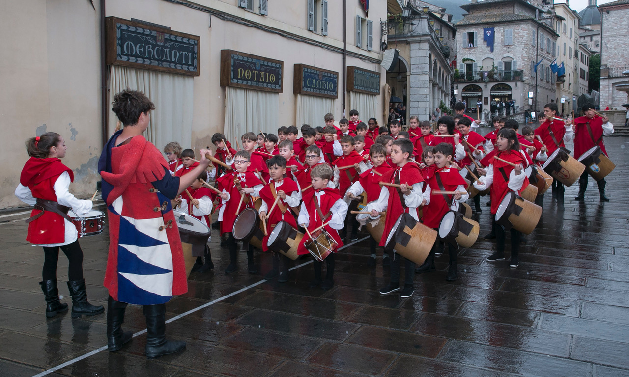 Calendimaggio dei Piccoli, ad Assisi grandi emozioni nonostante la pioggia (foto) 19