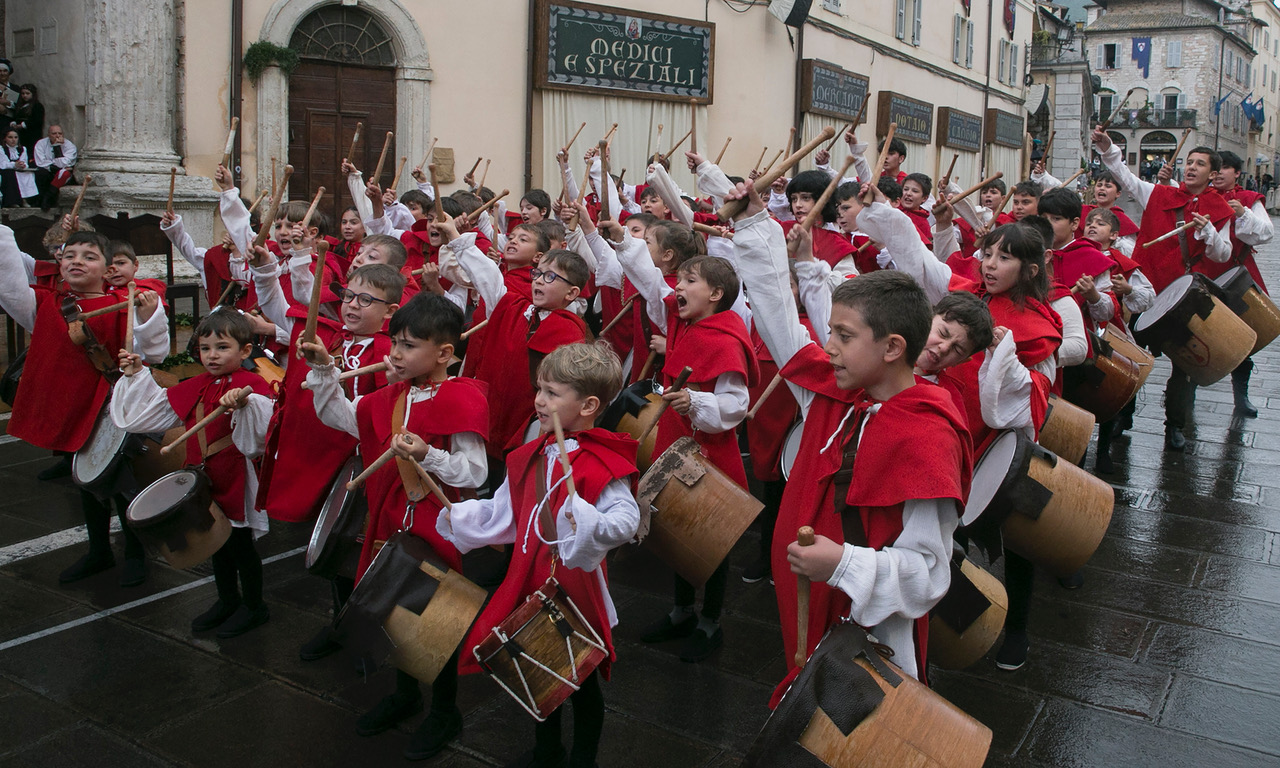 Calendimaggio dei Piccoli, ad Assisi grandi emozioni nonostante la pioggia (foto) 21