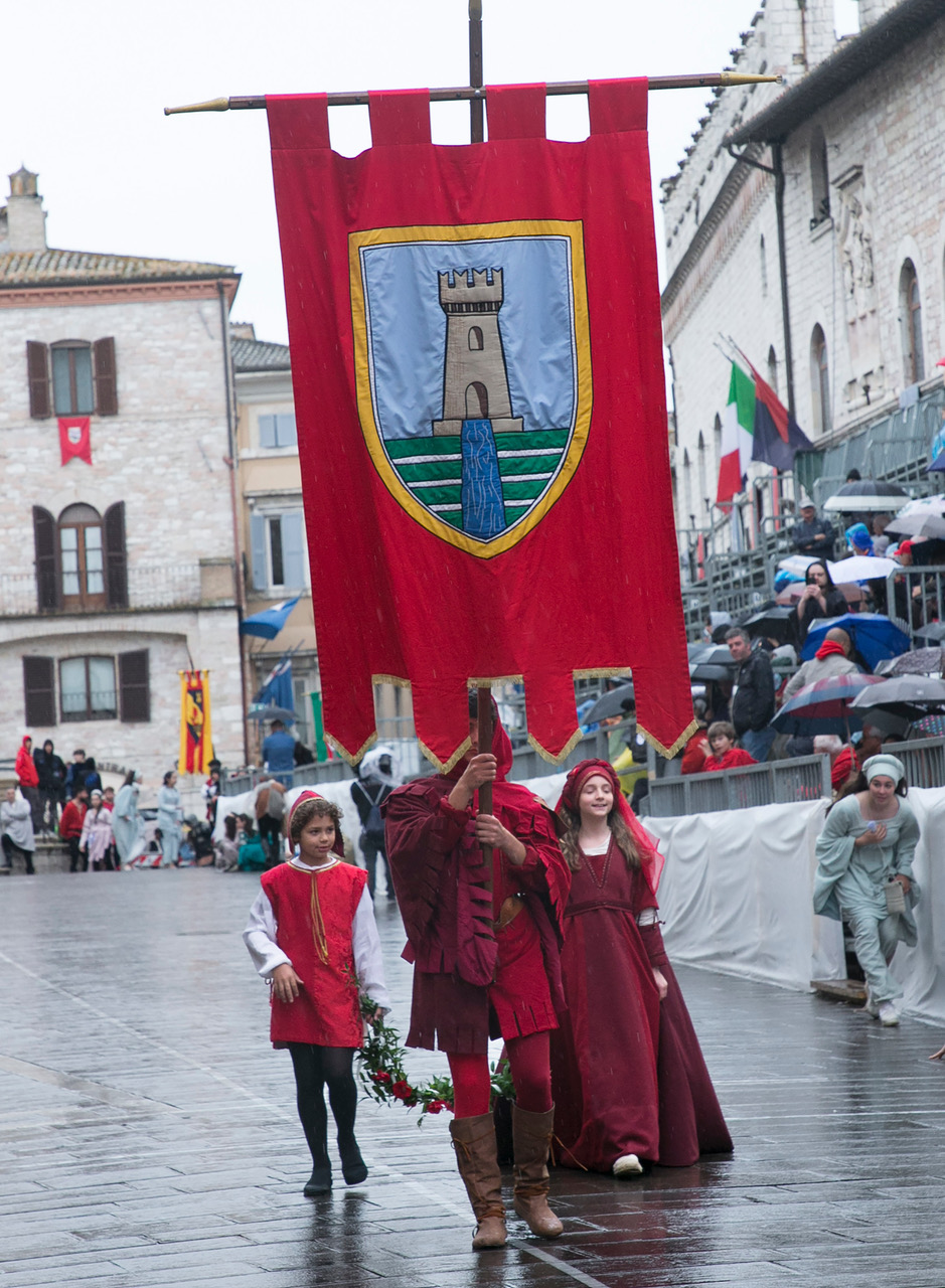 Calendimaggio dei Piccoli, ad Assisi grandi emozioni nonostante la pioggia (foto) 23