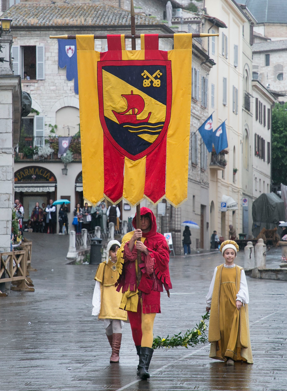 Calendimaggio dei Piccoli, ad Assisi grandi emozioni nonostante la pioggia (foto) 29