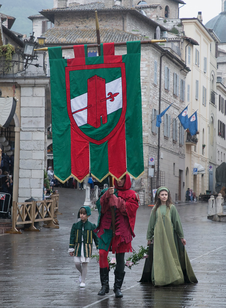 Calendimaggio dei Piccoli, ad Assisi grandi emozioni nonostante la pioggia (foto) 31