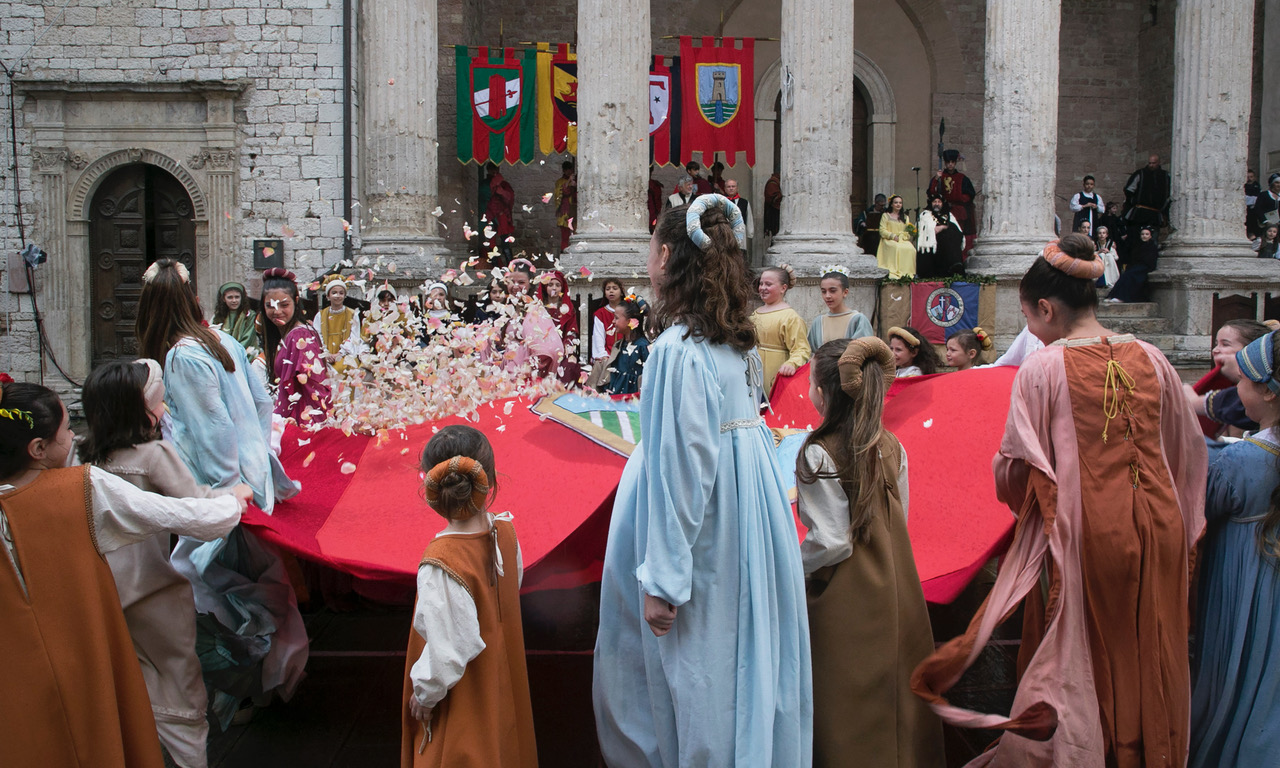 Calendimaggio dei Piccoli, ad Assisi grandi emozioni nonostante la pioggia (foto) 35