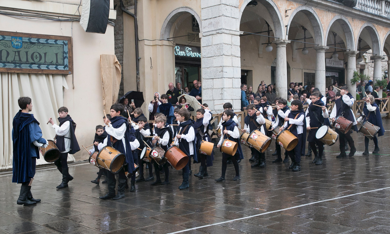 Calendimaggio dei Piccoli, ad Assisi grandi emozioni nonostante la pioggia (foto) 41