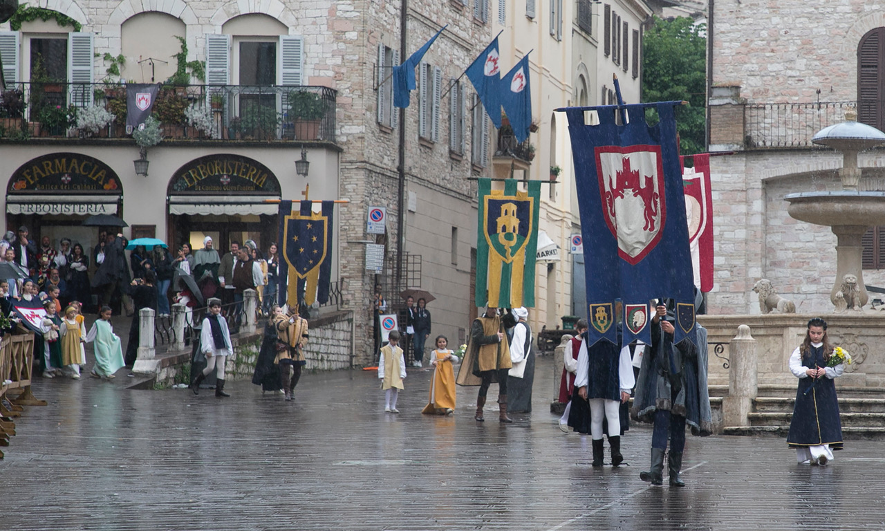 Calendimaggio dei Piccoli, ad Assisi grandi emozioni nonostante la pioggia (foto) 47