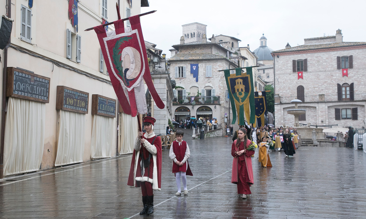 Calendimaggio dei Piccoli, ad Assisi grandi emozioni nonostante la pioggia (foto) 51