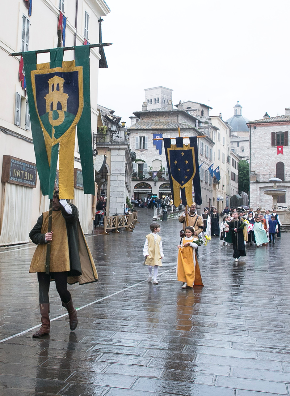 Calendimaggio dei Piccoli, ad Assisi grandi emozioni nonostante la pioggia (foto) 53