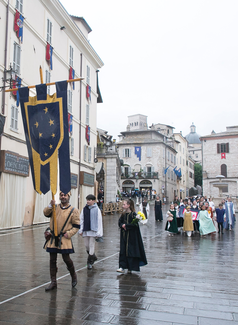 Calendimaggio dei Piccoli, ad Assisi grandi emozioni nonostante la pioggia (foto) 55