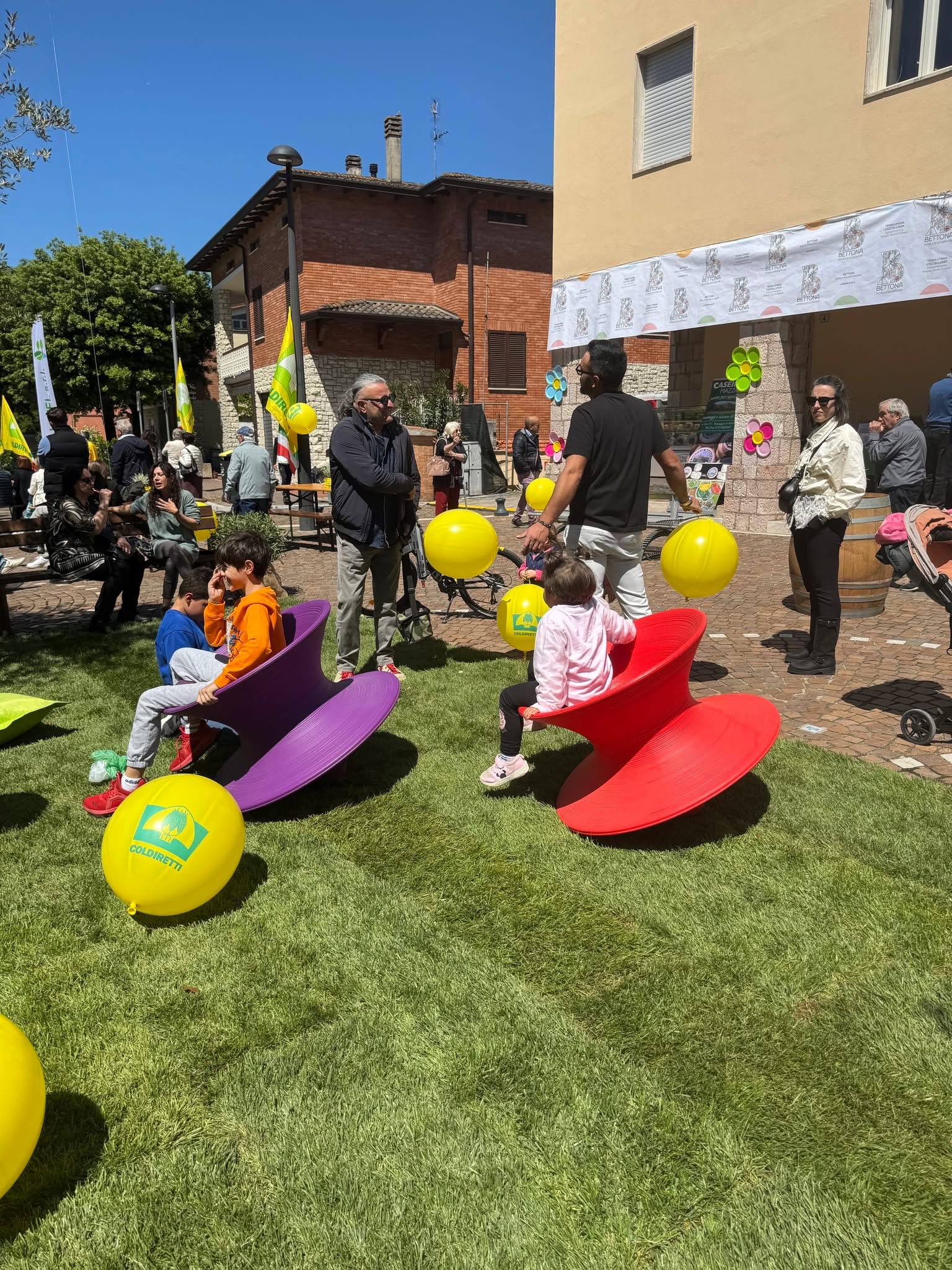 Grande successo a Bettona per la Fiera di San Crispolto (foto) 14 Grande successo a Bettona per la Fiera di San Crispolto (foto) 13