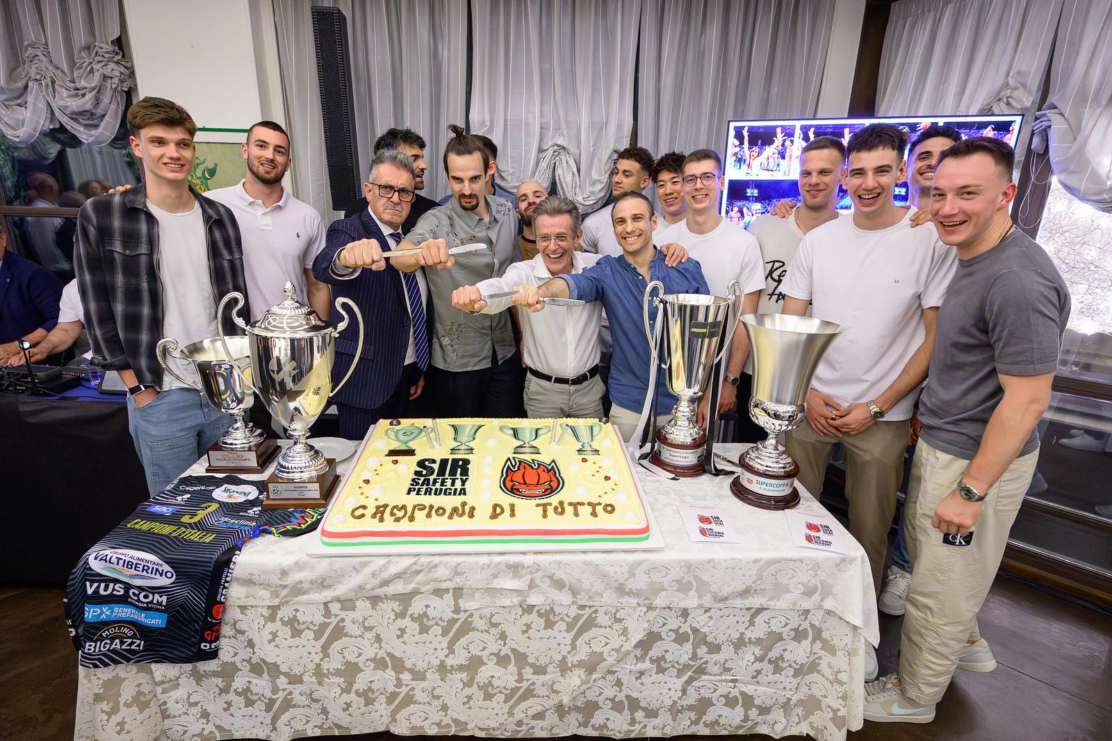 Volley, “Perugia eterna”: parola di Gino Sirci. La società umbra ha scritto in questa stagione una pagina di storia (foto) 26 Volley, “Perugia eterna”: parola di Gino Sirci. La società umbra ha scritto in questa stagione una pagina di storia (foto) 25