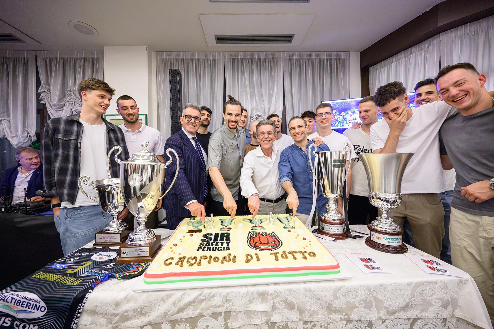 Volley, “Perugia eterna”: parola di Gino Sirci. La società umbra ha scritto in questa stagione una pagina di storia (foto) 18 Volley, “Perugia eterna”: parola di Gino Sirci. La società umbra ha scritto in questa stagione una pagina di storia (foto) 17