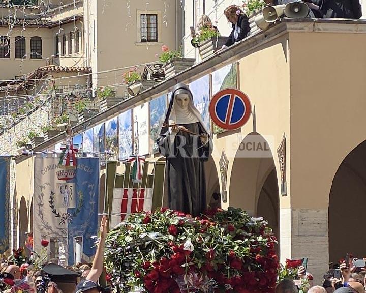 Festa di Santa Rita 2026: dal Papa alla benedizione delle rose (foto) 4 Festa di Santa Rita 2026: dal Papa alla benedizione delle rose (foto) 3