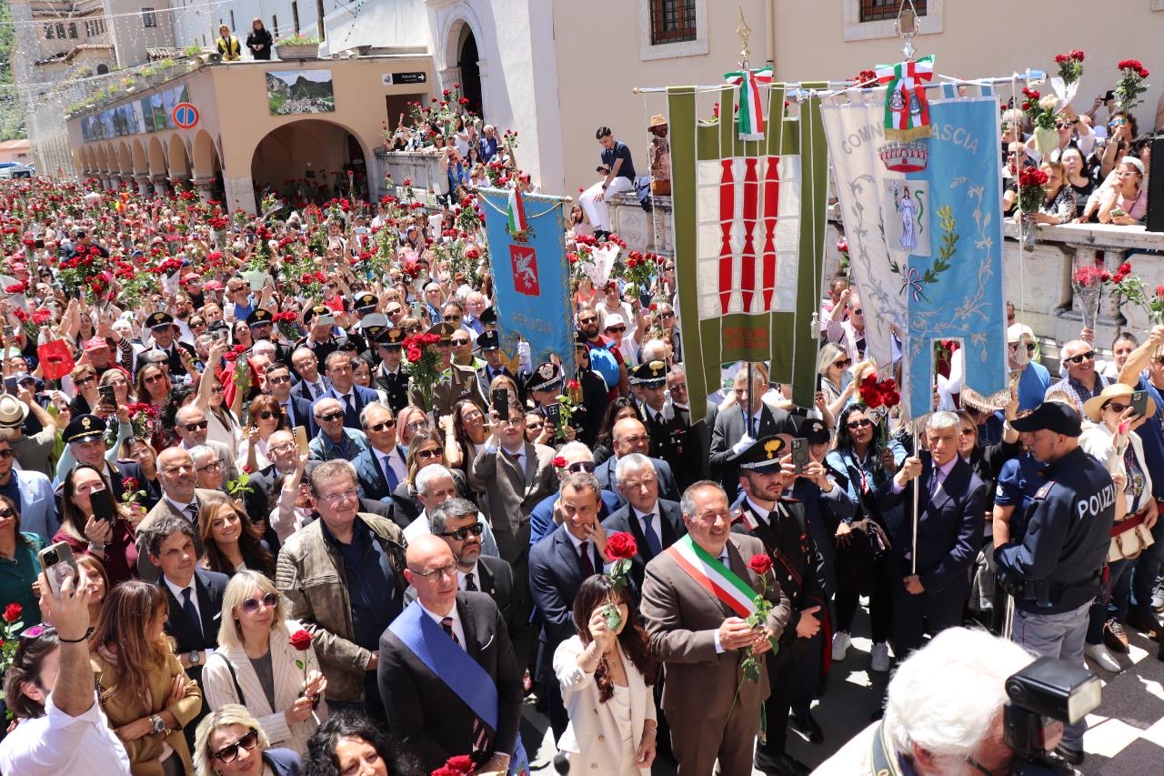 Festa di Santa Rita 2026: dal Papa alla benedizione delle rose (foto) 6 Festa di Santa Rita 2026: dal Papa alla benedizione delle rose (foto) 5