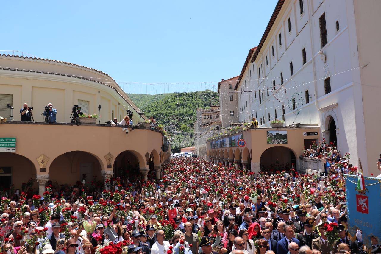 Festa di Santa Rita 2026: dal Papa alla benedizione delle rose (foto) 12 Festa di Santa Rita 2026: dal Papa alla benedizione delle rose (foto) 11