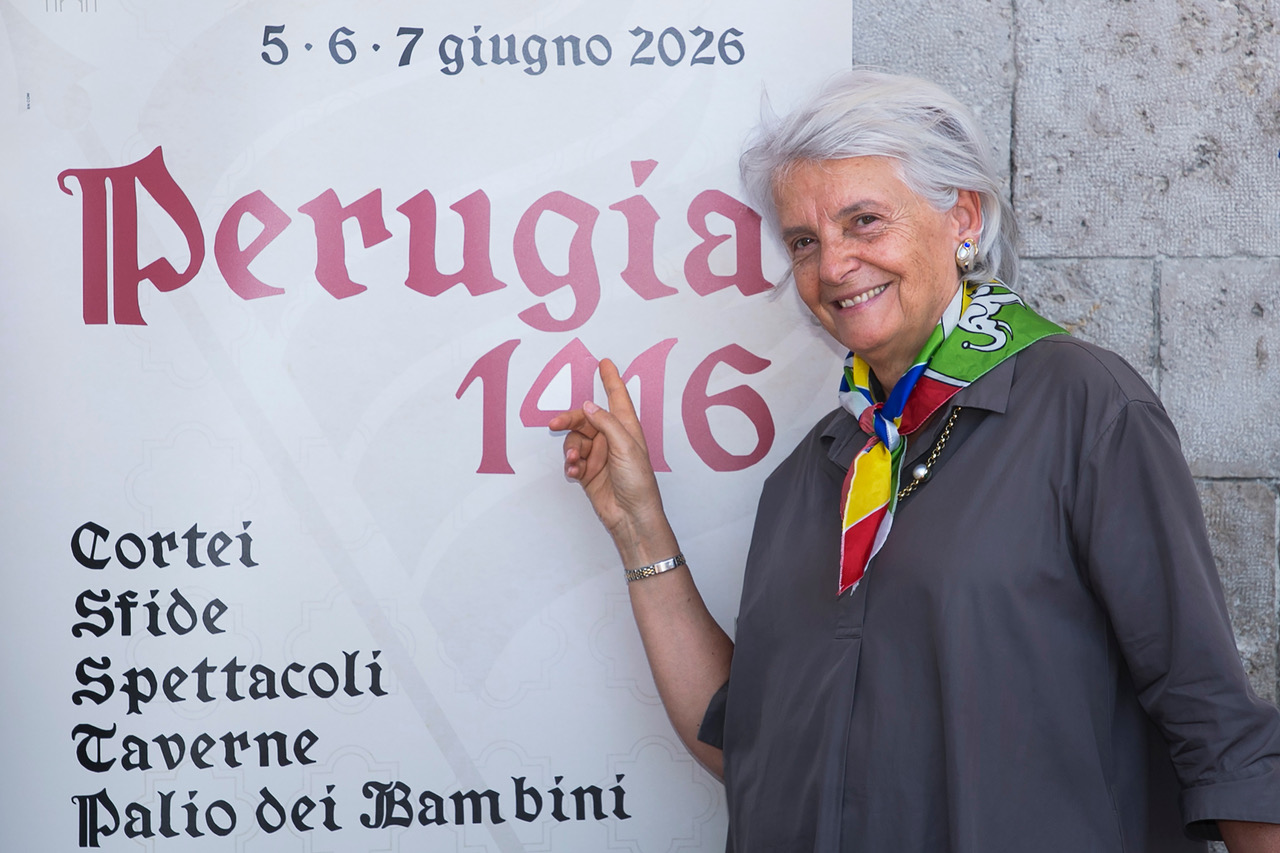 Svelato il Palio d’Artista di Perugia 1416: opera realizzata da Arianna Martorana (foto+video) 9 Svelato il Palio d’Artista di Perugia 1416: opera realizzata da Arianna Martorana (foto+video) 8