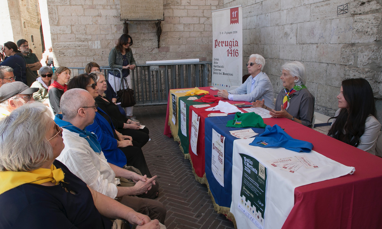 Svelato il Palio d’Artista di Perugia 1416: opera realizzata da Arianna Martorana (foto+video) 21 Svelato il Palio d’Artista di Perugia 1416: opera realizzata da Arianna Martorana (foto+video) 20