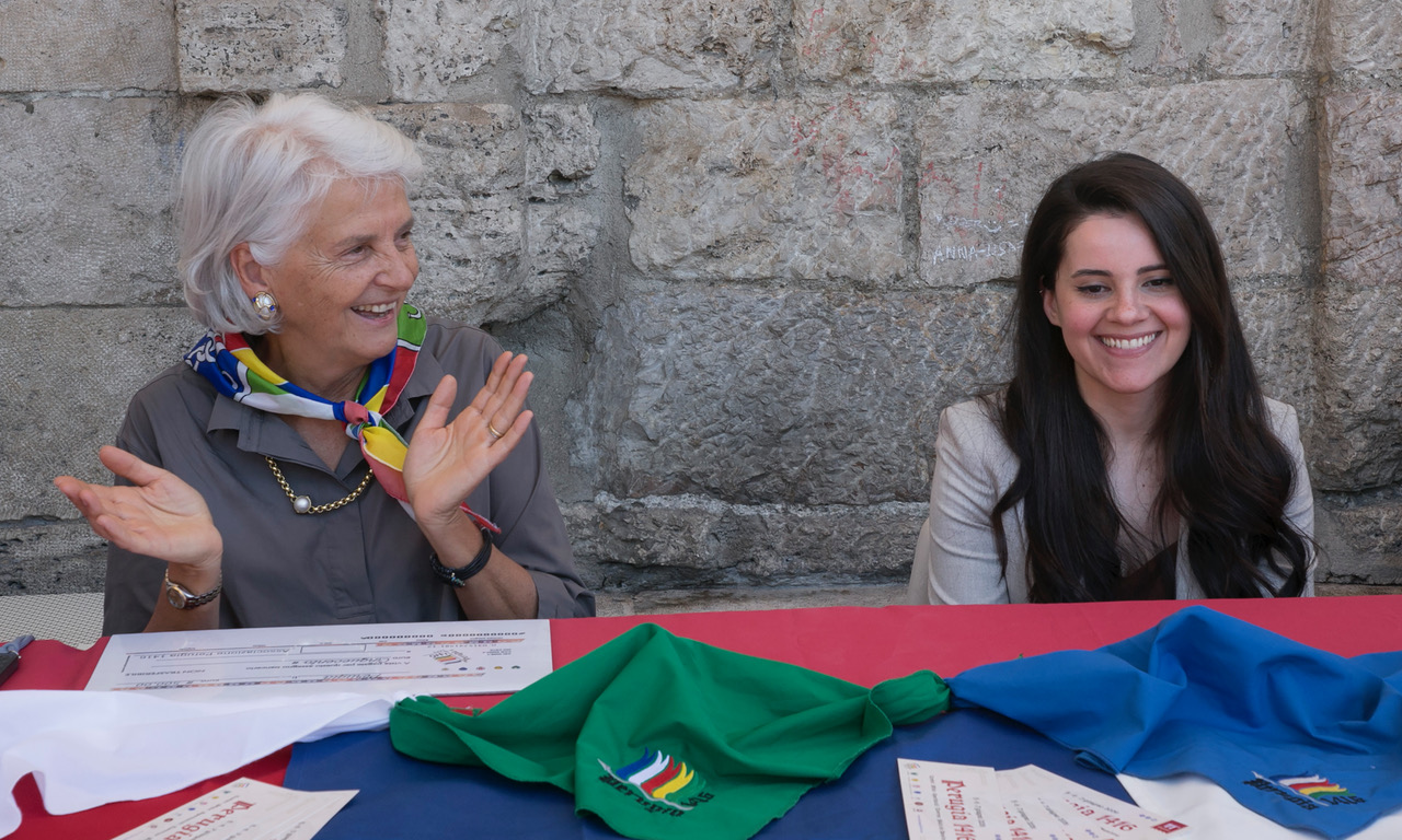 Svelato il Palio d’Artista di Perugia 1416: opera realizzata da Arianna Martorana (foto+video) 23 Svelato il Palio d’Artista di Perugia 1416: opera realizzata da Arianna Martorana (foto+video) 22