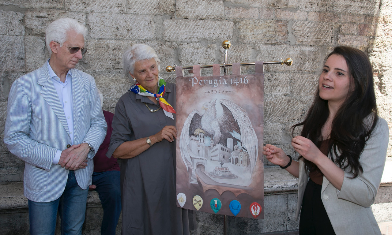 Svelato il Palio d’Artista di Perugia 1416: opera realizzata da Arianna Martorana (foto+video) 33 Svelato il Palio d’Artista di Perugia 1416: opera realizzata da Arianna Martorana (foto+video) 32