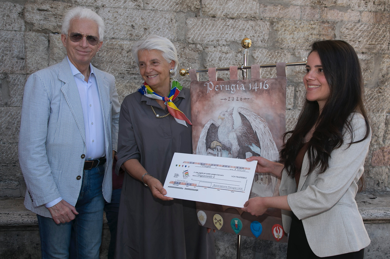 Svelato il Palio d’Artista di Perugia 1416: opera realizzata da Arianna Martorana (foto+video) 37 Svelato il Palio d’Artista di Perugia 1416: opera realizzata da Arianna Martorana (foto+video) 36