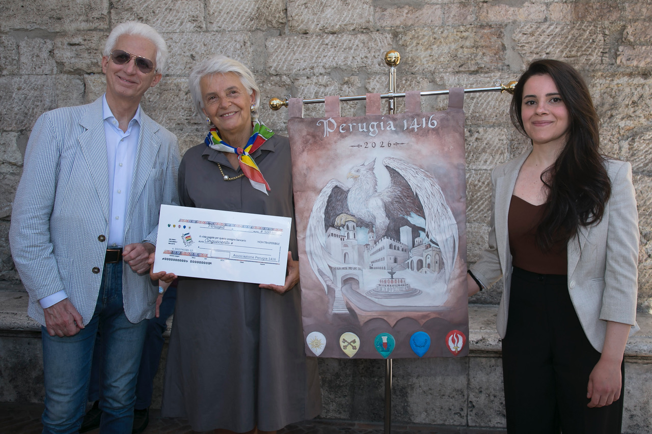 Svelato il Palio d’Artista di Perugia 1416: opera realizzata da Arianna Martorana (foto+video) 39 Svelato il Palio d’Artista di Perugia 1416: opera realizzata da Arianna Martorana (foto+video) 38