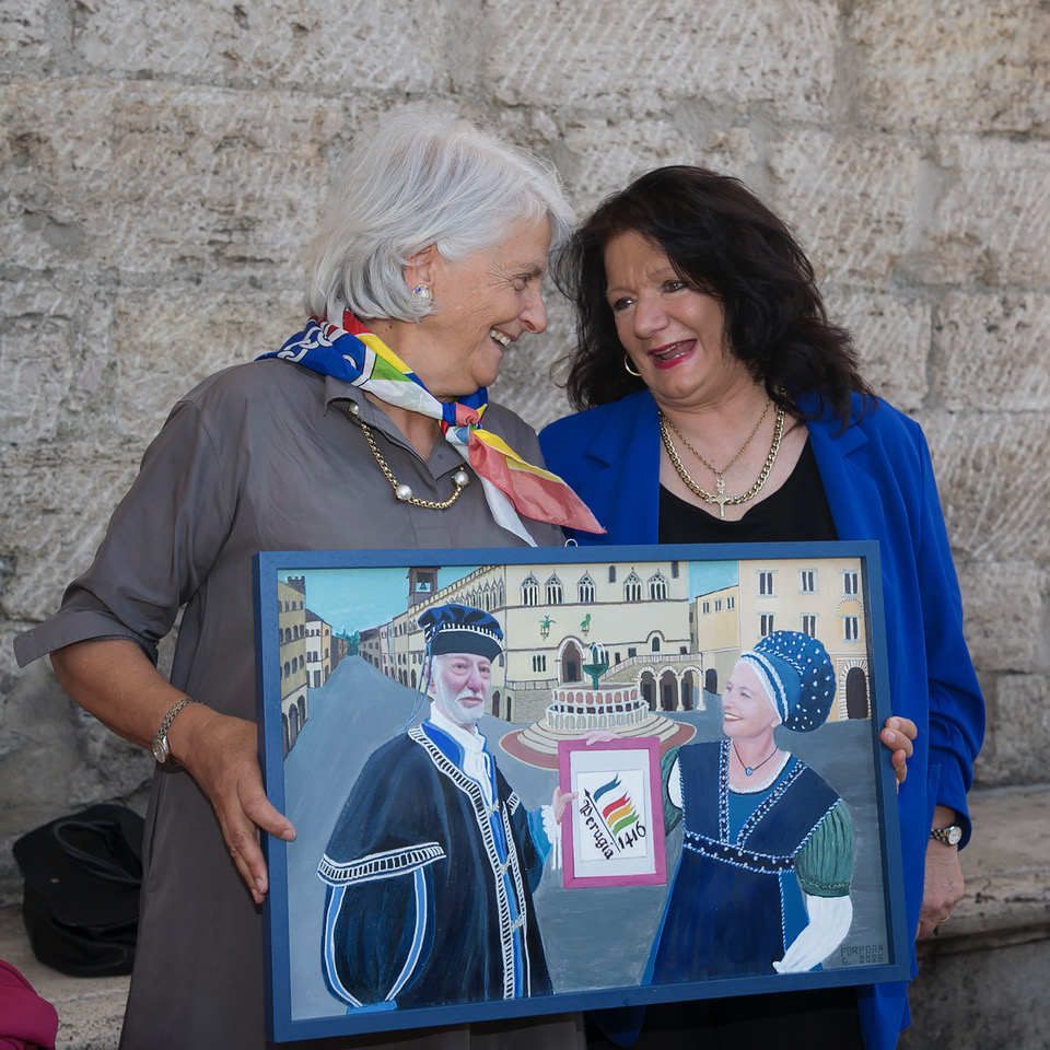 Svelato il Palio d’Artista di Perugia 1416: opera realizzata da Arianna Martorana (foto+video) 43 Svelato il Palio d’Artista di Perugia 1416: opera realizzata da Arianna Martorana (foto+video) 42
