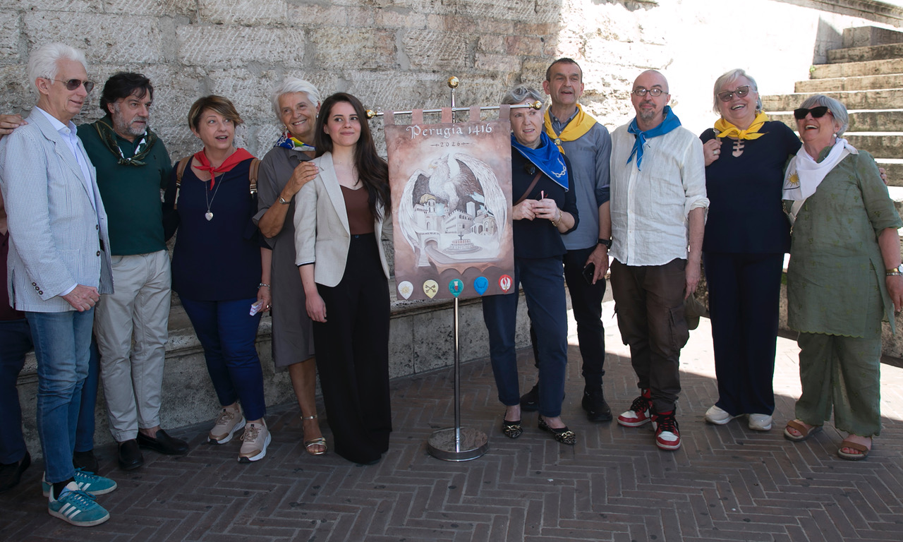 Svelato il Palio d’Artista di Perugia 1416: opera realizzata da Arianna Martorana (foto+video) 49 Svelato il Palio d’Artista di Perugia 1416: opera realizzata da Arianna Martorana (foto+video) 48