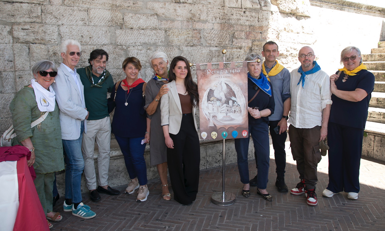 Svelato il Palio d’Artista di Perugia 1416: opera realizzata da Arianna Martorana (foto+video) 51 Svelato il Palio d’Artista di Perugia 1416: opera realizzata da Arianna Martorana (foto+video) 50