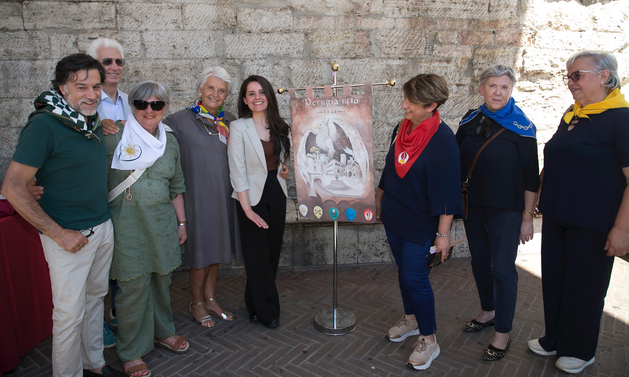 Svelato il Palio d’Artista di Perugia 1416: opera realizzata da Arianna Martorana (foto+video) 53 Svelato il Palio d’Artista di Perugia 1416: opera realizzata da Arianna Martorana (foto+video) 52