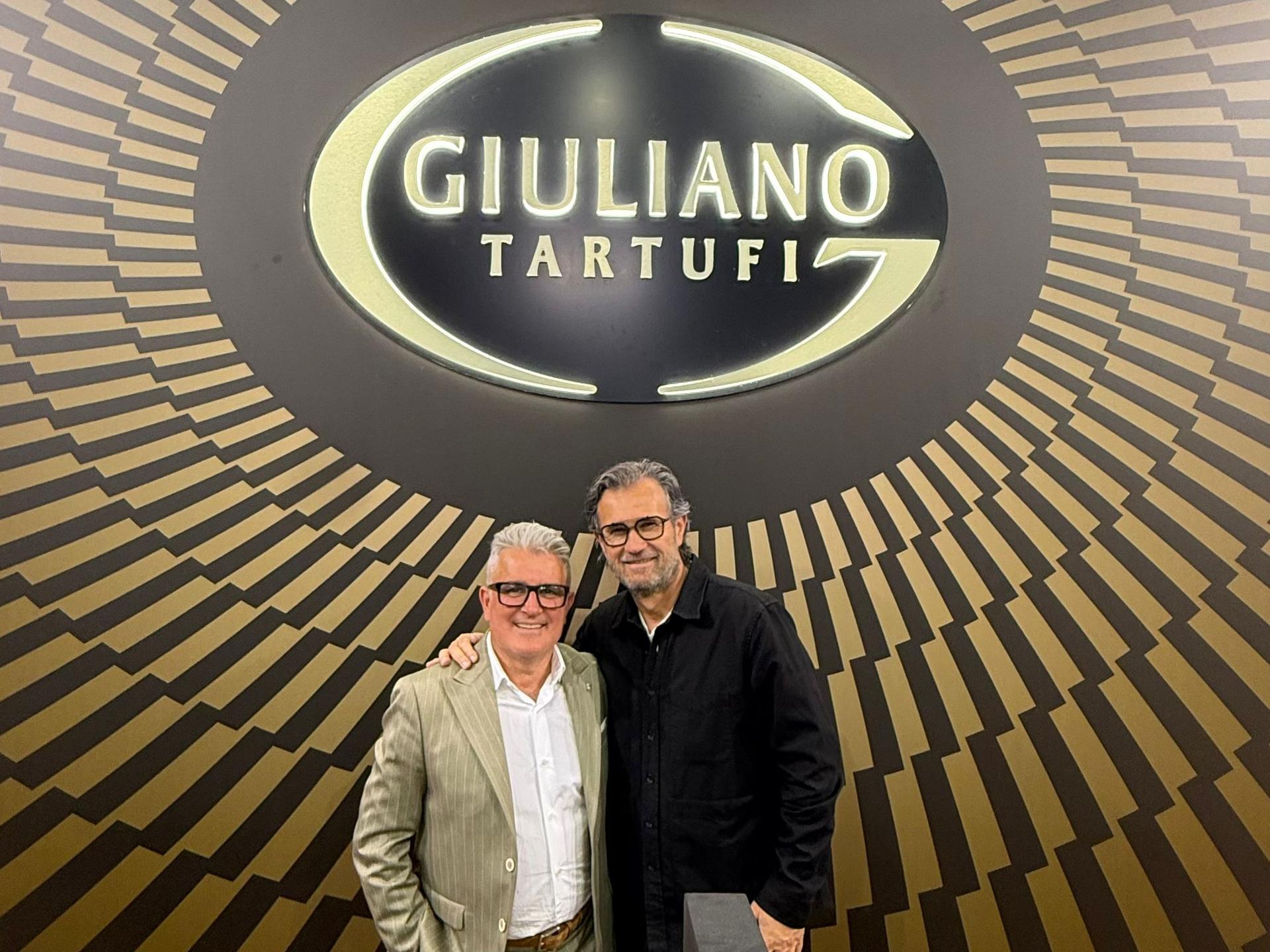 Cracco celebra il nuovo volto di Giuliano Tartufi: a Milano il debutto del rebranding dell’azienda di Pietralunga 10 Cracco celebra il nuovo volto di Giuliano Tartufi: a Milano il debutto del rebranding dell’azienda di Pietralunga 9