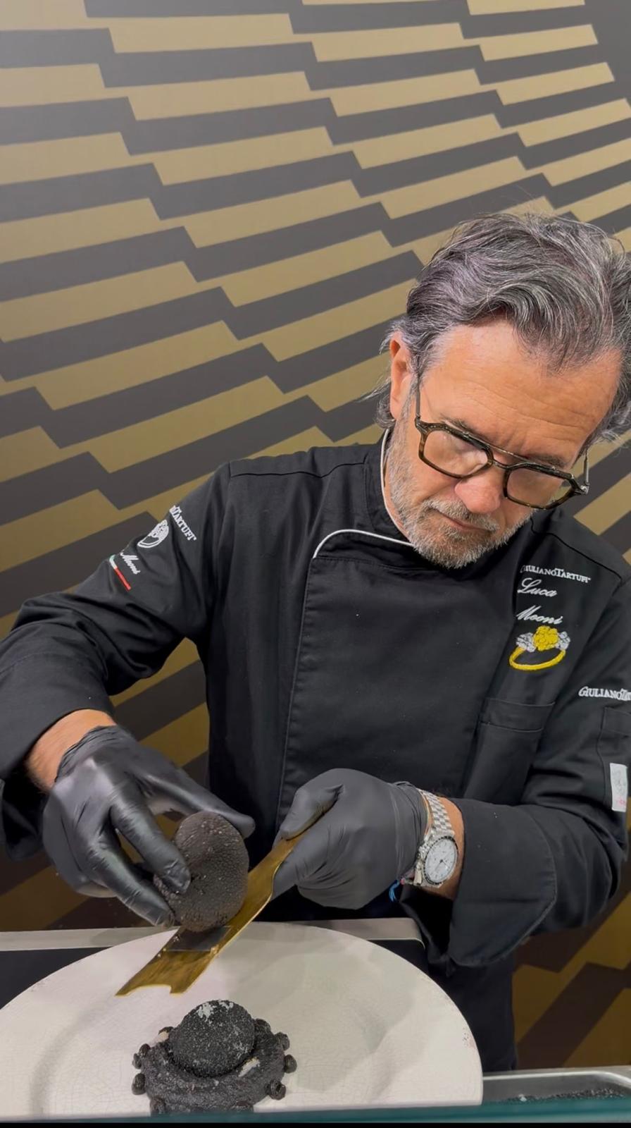 Cracco celebra il nuovo volto di Giuliano Tartufi: a Milano il debutto del rebranding dell’azienda di Pietralunga 12 Cracco celebra il nuovo volto di Giuliano Tartufi: a Milano il debutto del rebranding dell’azienda di Pietralunga 11