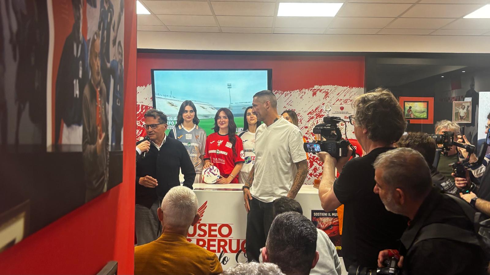 A Perugia la terza edizione del "Memorial Luciano Gaucci", le prime due edizioni furono ad Assisi (foto) 12 A Perugia la terza edizione del "Memorial Luciano Gaucci", le prime due edizioni furono ad Assisi (foto) 11