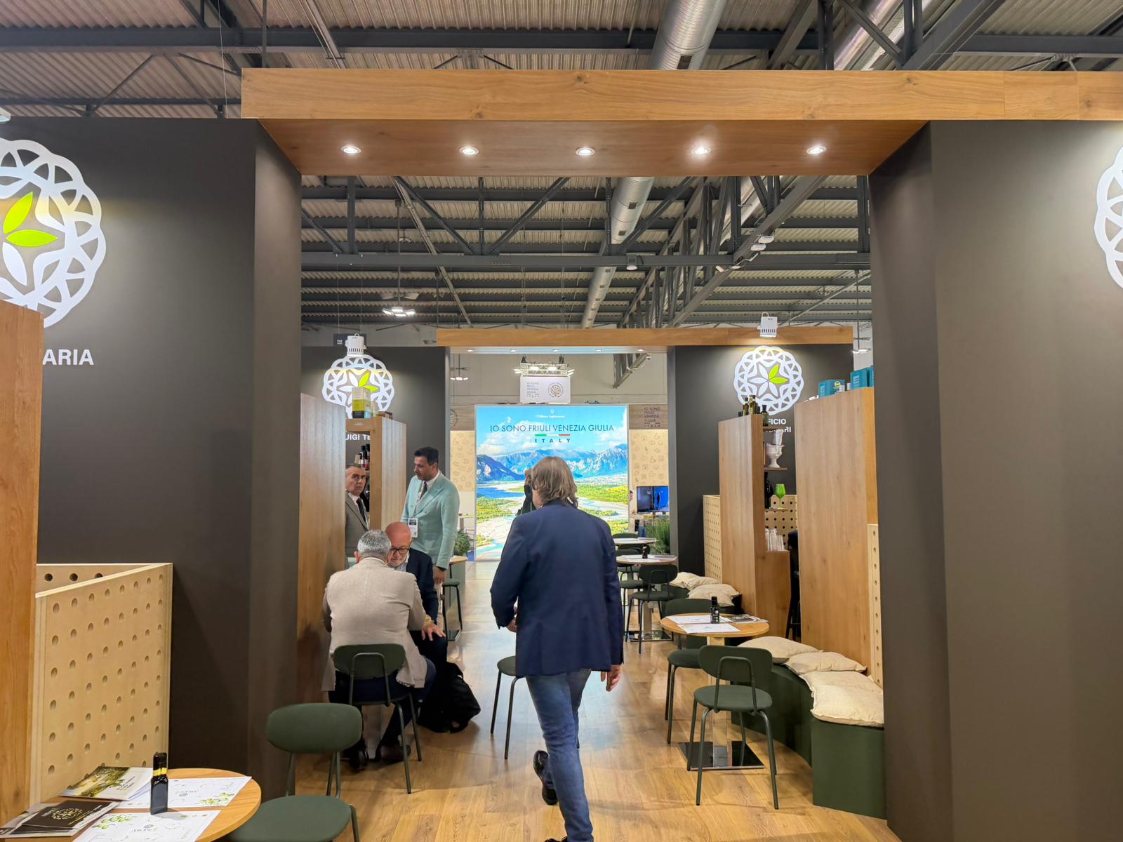 Assoprol Umbria protagonista a Milano: grande successo per la promozione dell’olio regionale 12 Assoprol Umbria protagonista a Milano: grande successo per la promozione dell’olio regionale 11