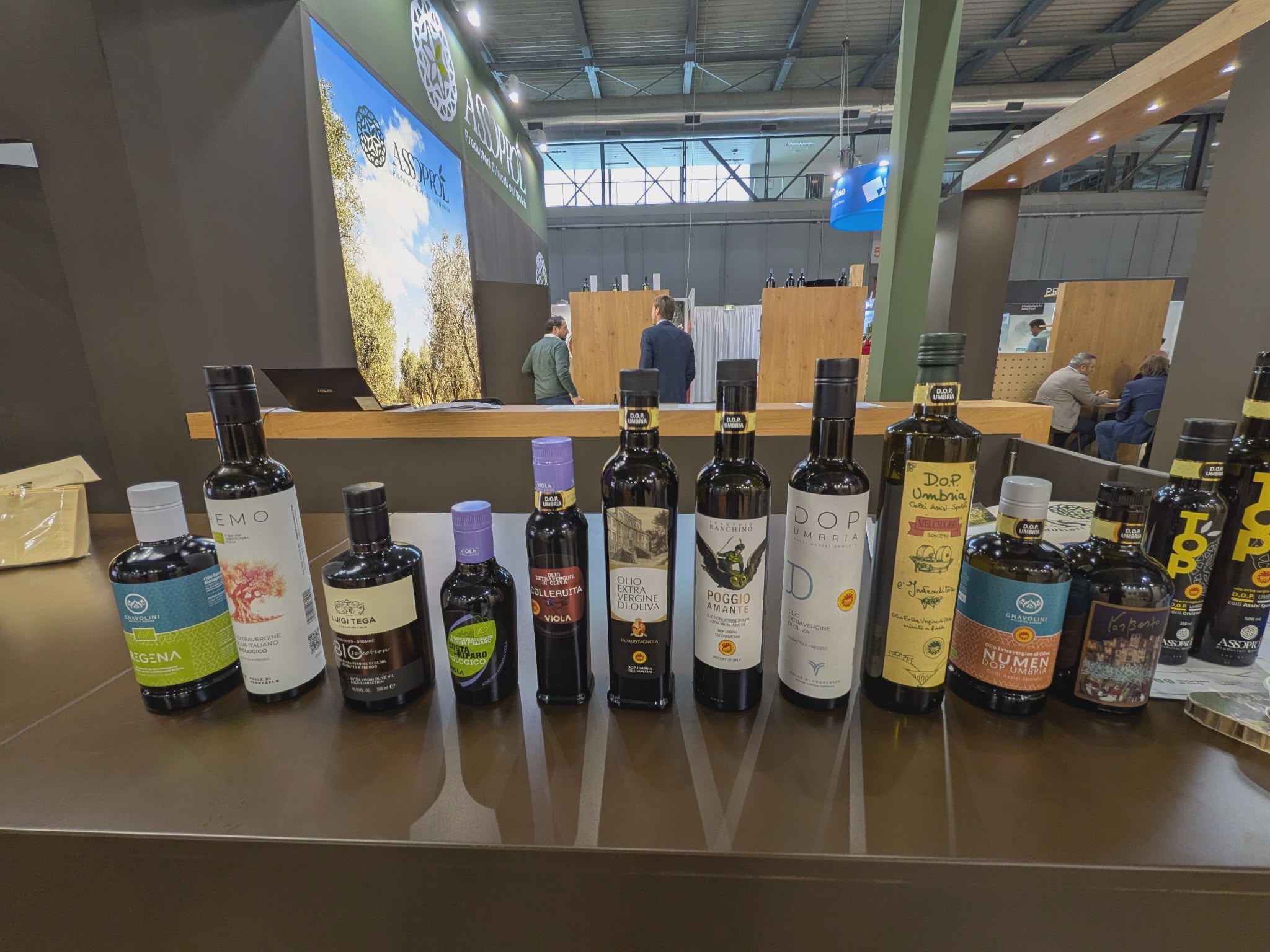 Assoprol Umbria protagonista a Milano: grande successo per la promozione dell’olio regionale 14 Assoprol Umbria protagonista a Milano: grande successo per la promozione dell’olio regionale 13