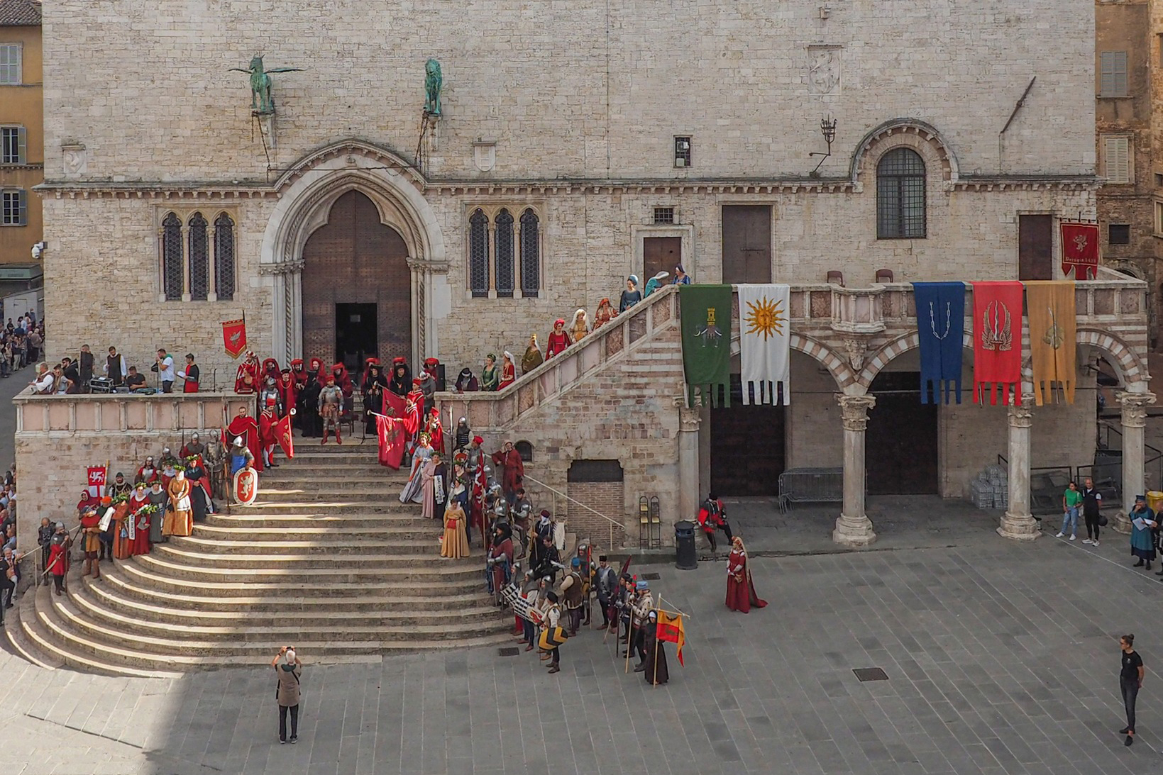 Perugia 1416, ecco l’edizione 2026: dal 5 al 7 giugno torna la grande rievocazione storica (foto+video) 13 Perugia 1416, ecco l’edizione 2026: dal 5 al 7 giugno torna la grande rievocazione storica (foto+video) 12
