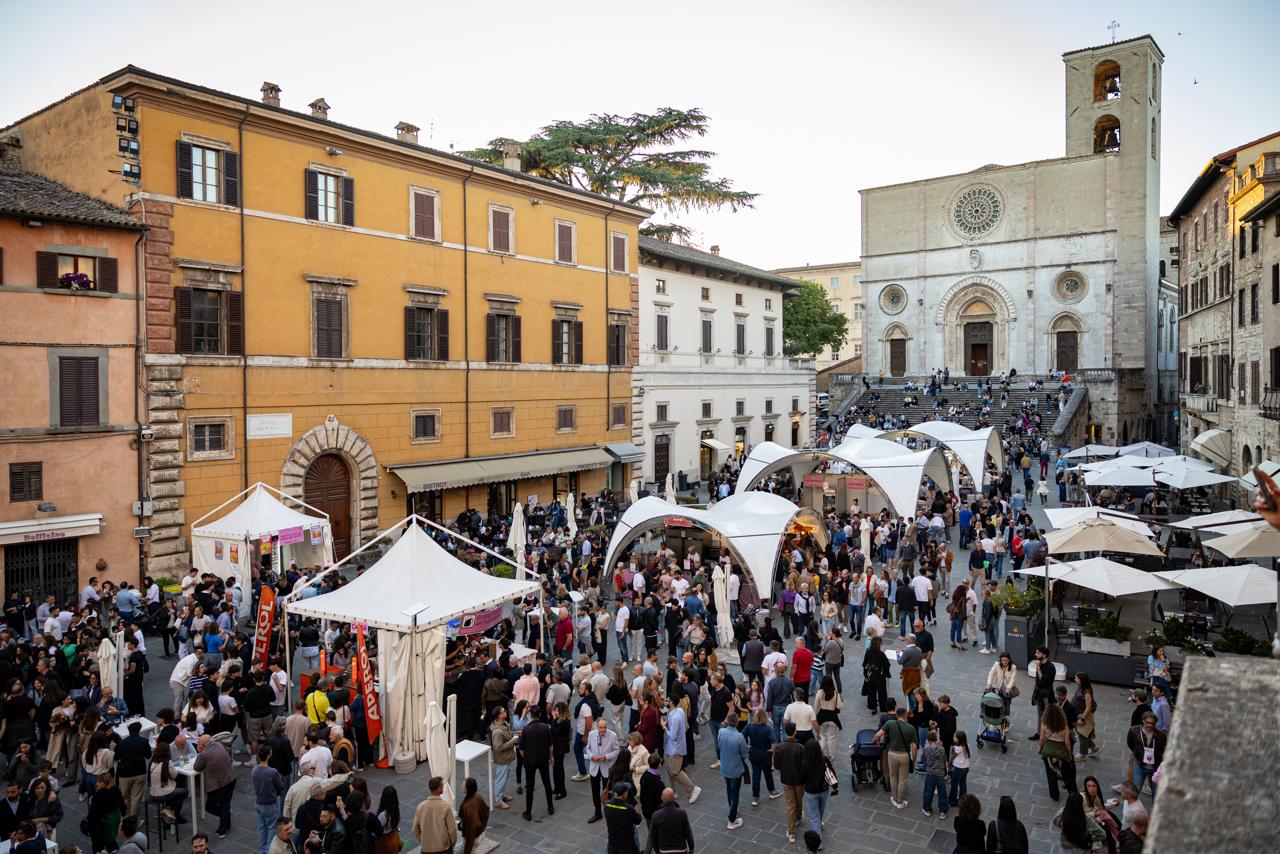 Porchettiamo conquista Todi: oltre 30mila presenze per l’edizione della svolta 6 Porchettiamo conquista Todi: oltre 30mila presenze per l’edizione della svolta 5