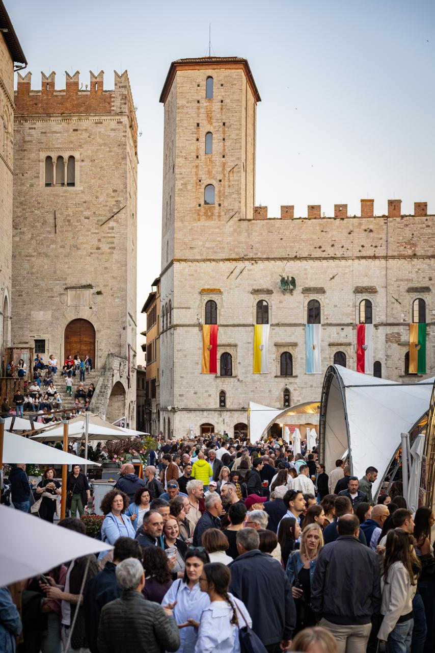 Porchettiamo conquista Todi: oltre 30mila presenze per l’edizione della svolta 8 Porchettiamo conquista Todi: oltre 30mila presenze per l’edizione della svolta 7