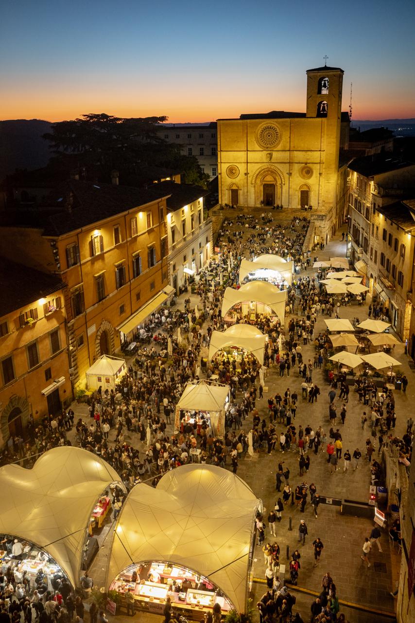 Porchettiamo conquista Todi: oltre 30mila presenze per l’edizione della svolta 10 Porchettiamo conquista Todi: oltre 30mila presenze per l’edizione della svolta 9