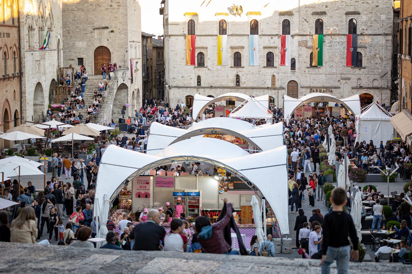 Porchettiamo conquista Todi: oltre 30mila presenze per l’edizione della svolta 16 Porchettiamo conquista Todi: oltre 30mila presenze per l’edizione della svolta 15