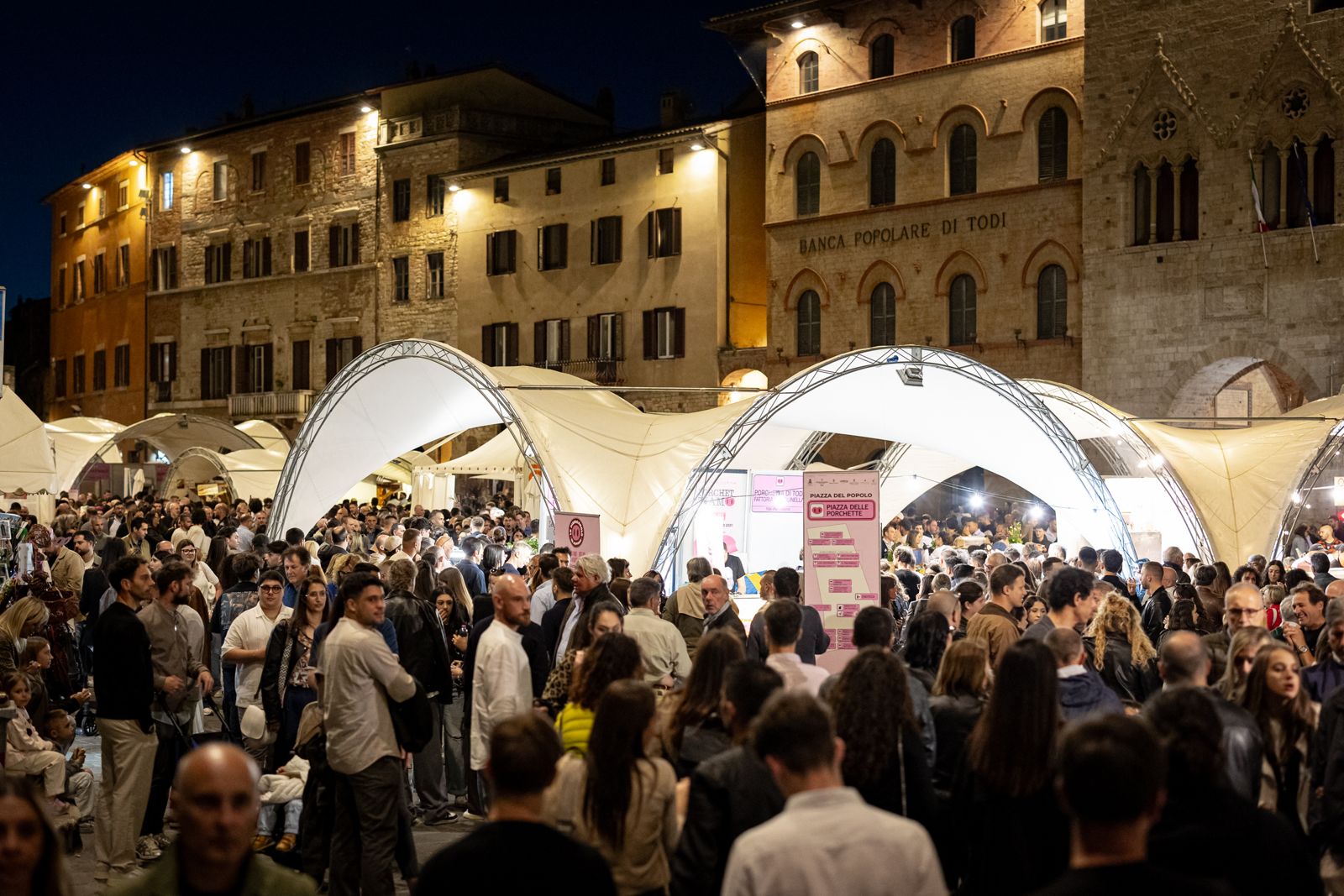 Porchettiamo conquista Todi: oltre 30mila presenze per l’edizione della svolta 18 Porchettiamo conquista Todi: oltre 30mila presenze per l’edizione della svolta 17