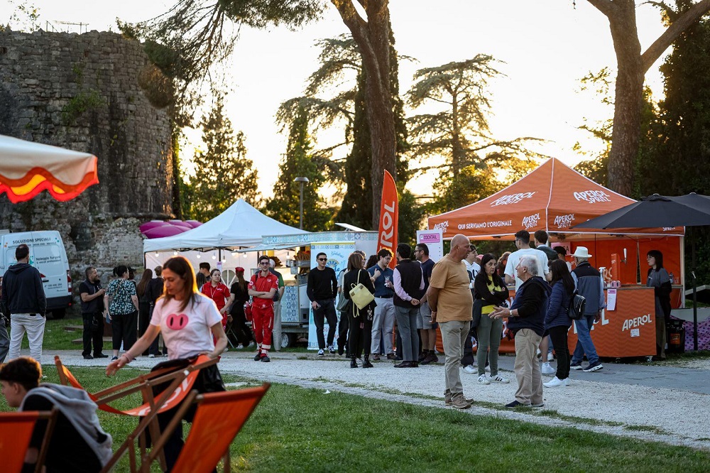 Porchettiamo conquista Todi: oltre 30mila presenze per l’edizione della svolta 22 Porchettiamo conquista Todi: oltre 30mila presenze per l’edizione della svolta 21