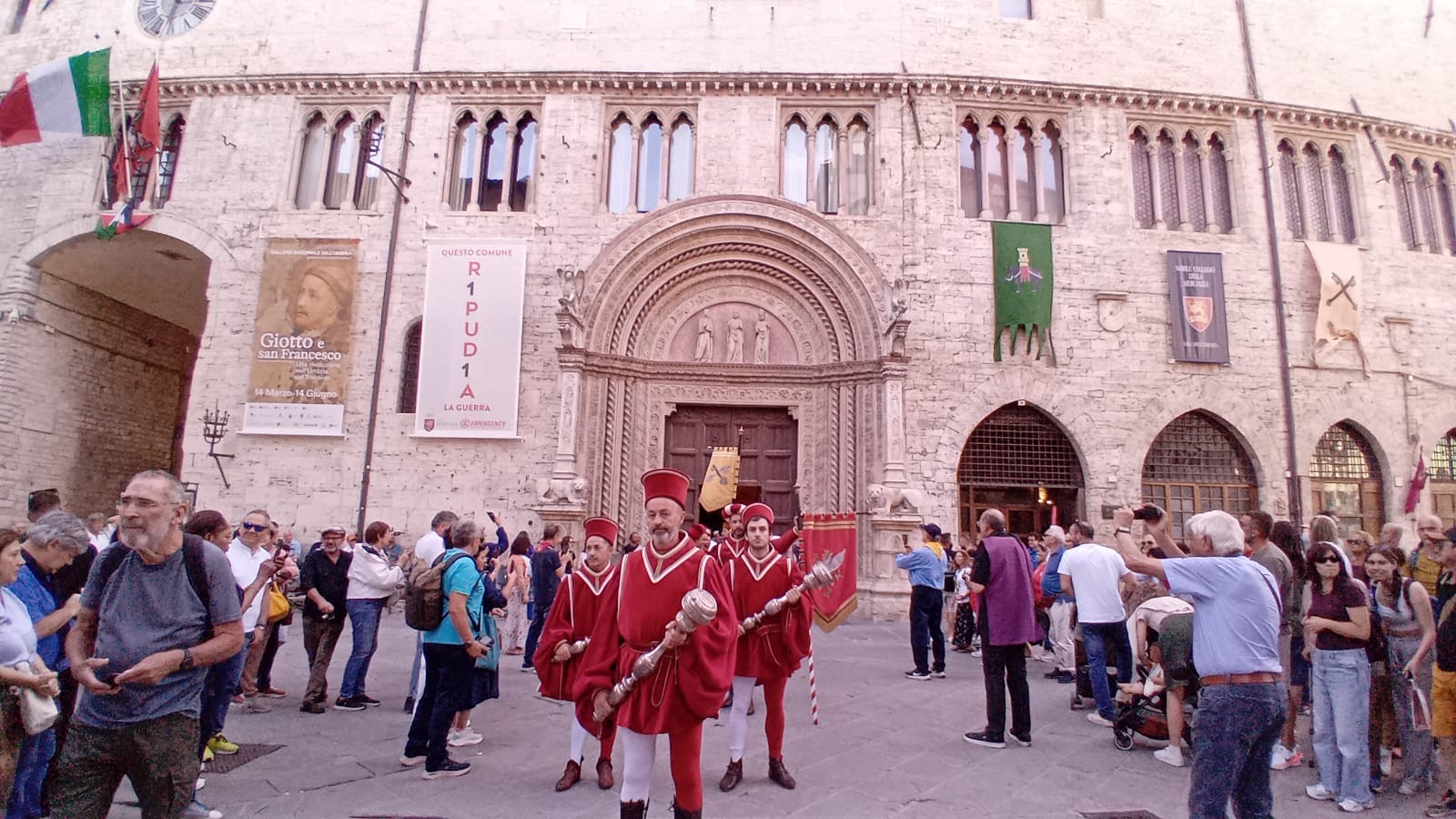Perugia 1416, la Mossa alla Torre è del Rione Porta Sant’Angelo (foto) 24 Perugia 1416, la Mossa alla Torre è del Rione Porta Sant’Angelo (foto) 23