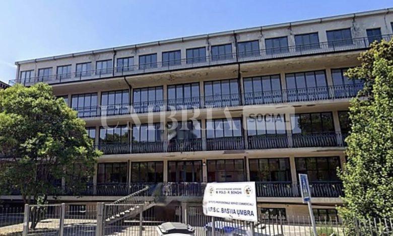 Assisi, Fasulo attacca la Giunta sul trasferimento del Liceo Properzio: “Voglio tutte le carte” 2 Assisi, Fasulo attacca la Giunta sul trasferimento del Liceo Properzio: “Voglio tutte le carte” 1
