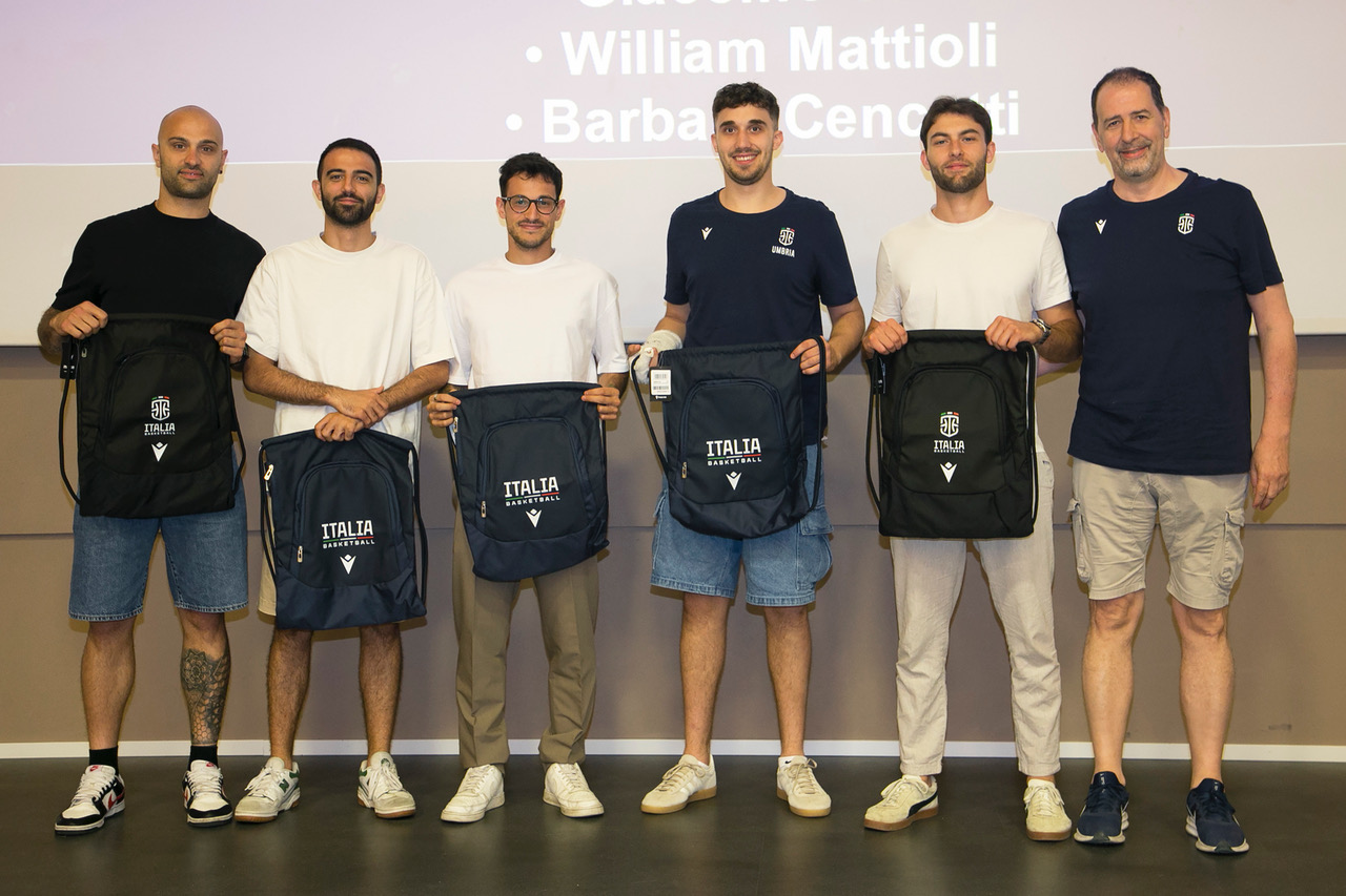 Gran Galà del basket Umbro, terza edizione da record all'Hotel Giò (foto) 72 Gran Galà del basket Umbro, terza edizione da record all'Hotel Giò (foto) 71
