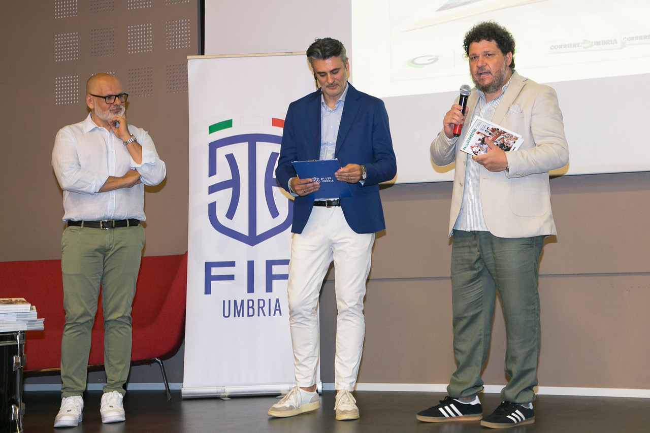 Gran Galà del basket Umbro, terza edizione da record all'Hotel Giò (foto) 18 Gran Galà del basket Umbro, terza edizione da record all'Hotel Giò (foto) 17
