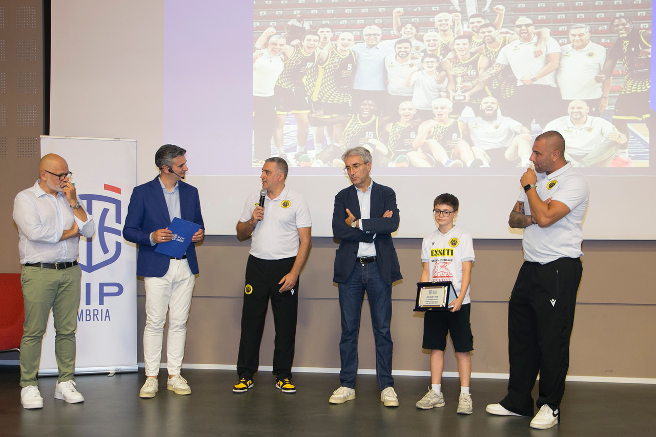 Gran Galà del basket Umbro, terza edizione da record all'Hotel Giò (foto) 106 Gran Galà del basket Umbro, terza edizione da record all'Hotel Giò (foto) 105