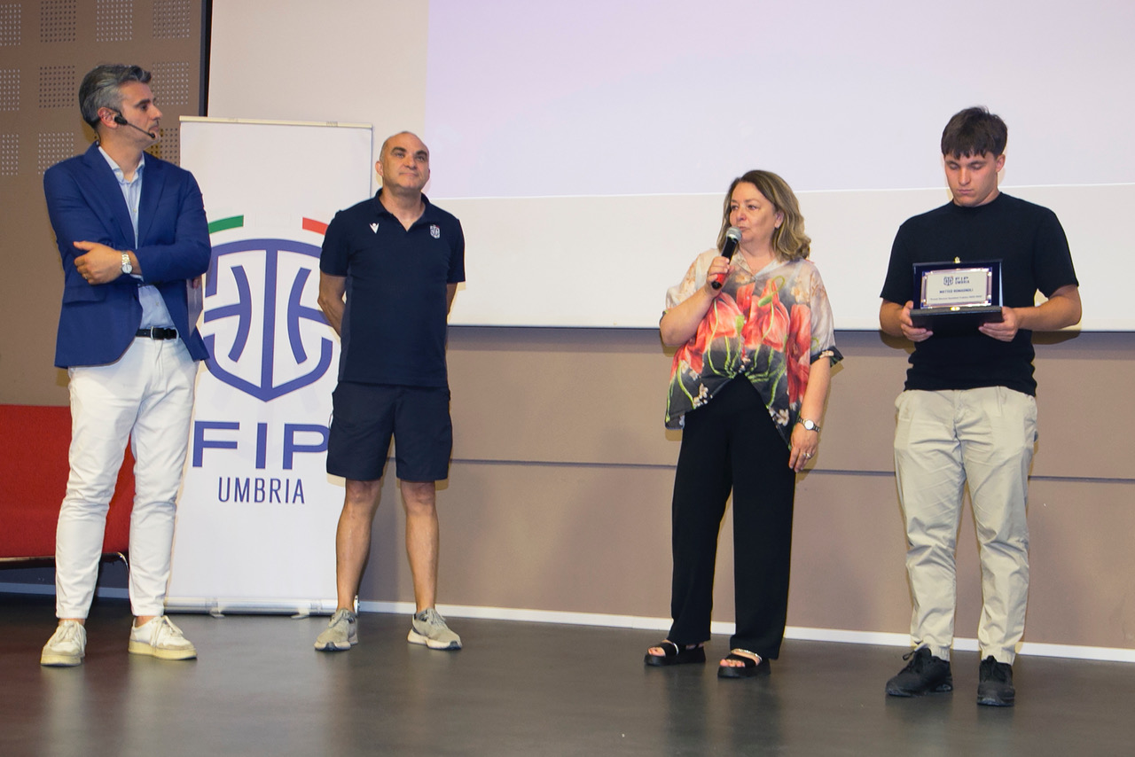 Gran Galà del basket Umbro, terza edizione da record all'Hotel Giò (foto) 116 Gran Galà del basket Umbro, terza edizione da record all'Hotel Giò (foto) 115