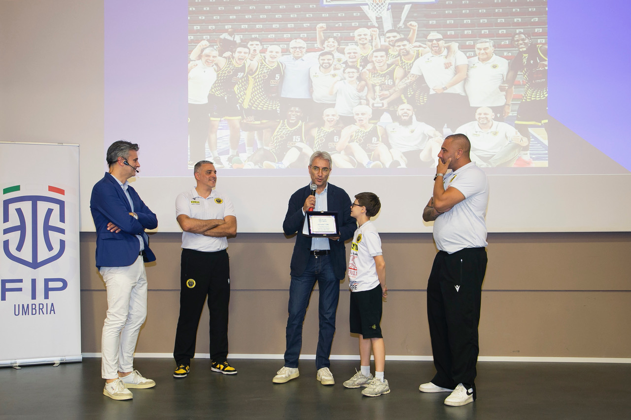 Gran Galà del basket Umbro, terza edizione da record all'Hotel Giò (foto) 124 Gran Galà del basket Umbro, terza edizione da record all'Hotel Giò (foto) 123