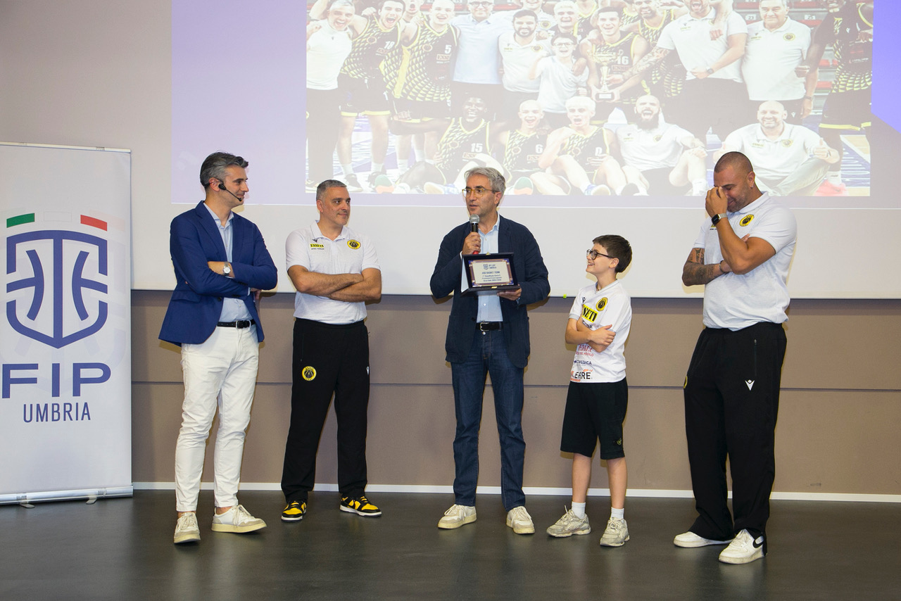 Gran Galà del basket Umbro, terza edizione da record all'Hotel Giò (foto) 126 Gran Galà del basket Umbro, terza edizione da record all'Hotel Giò (foto) 125